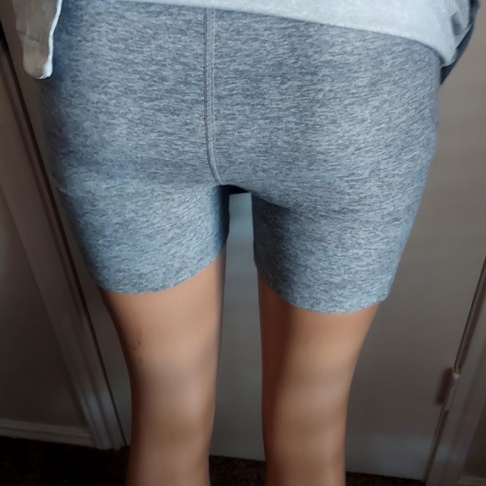 Outdoor Voices Gray Mini Skirt with Side Slit - Picture 5 of 10